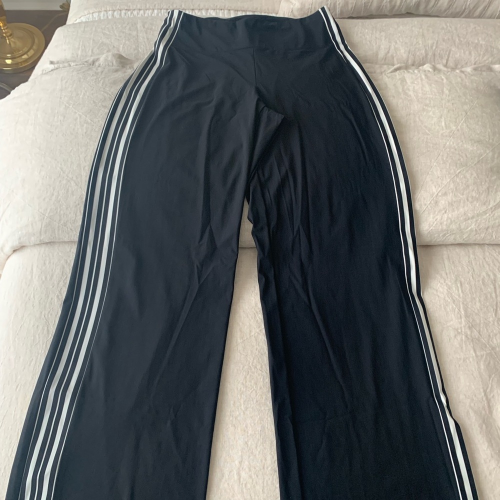 Athleta wide leg stretchy side stripe pants, size small